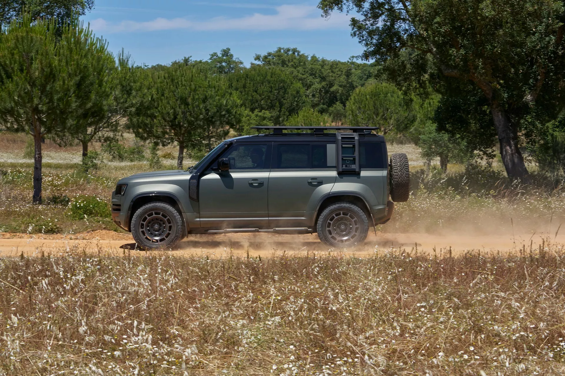 Land Rover Defender Octa