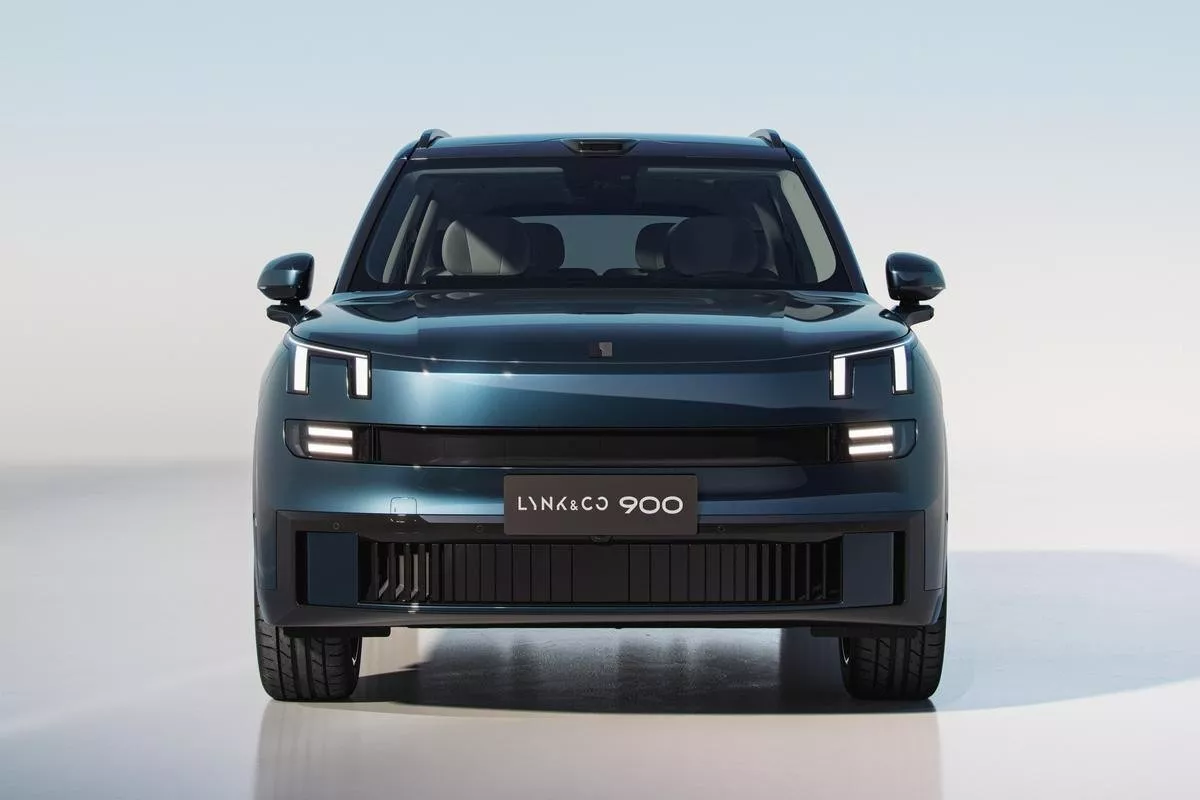 Lynk & Co 900