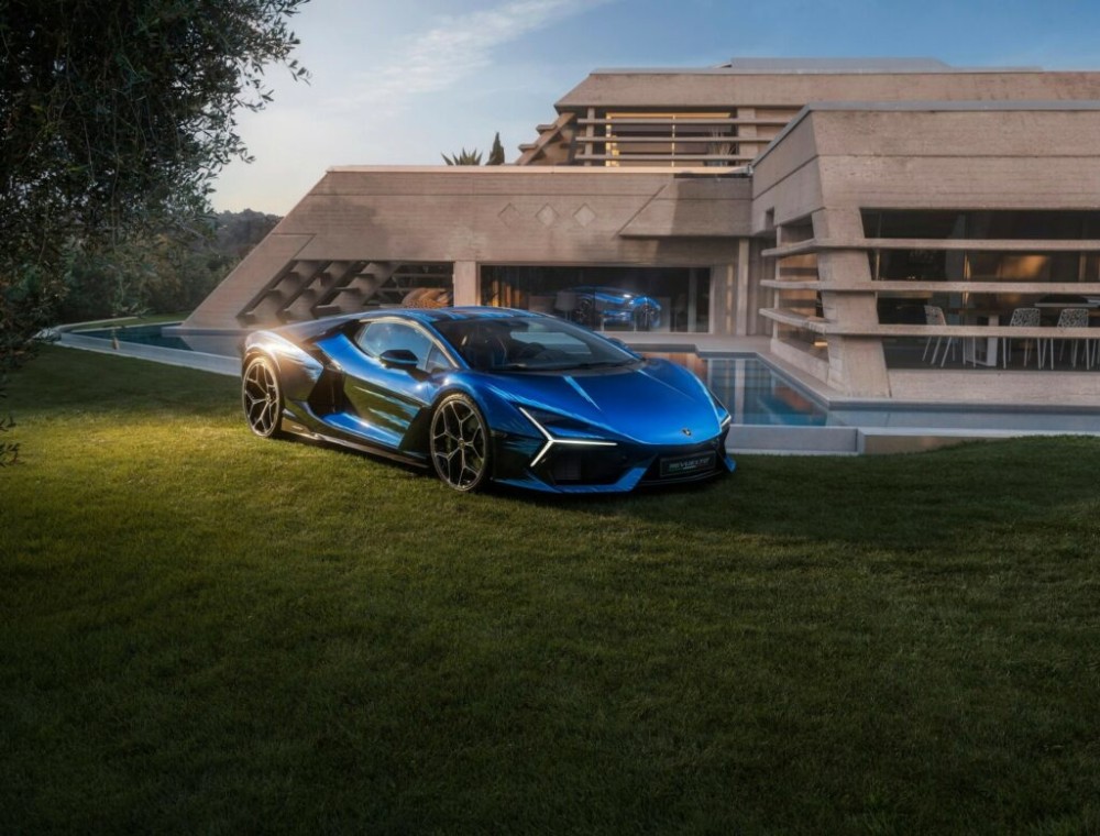 Lamborghini Revuelto